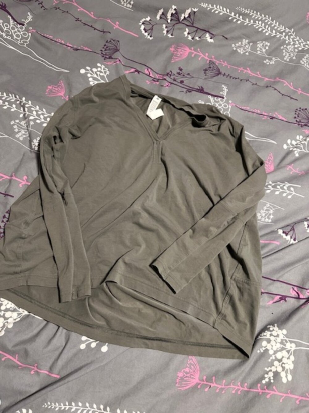 Lululemon bring it backbend long sleeve v neck size 6